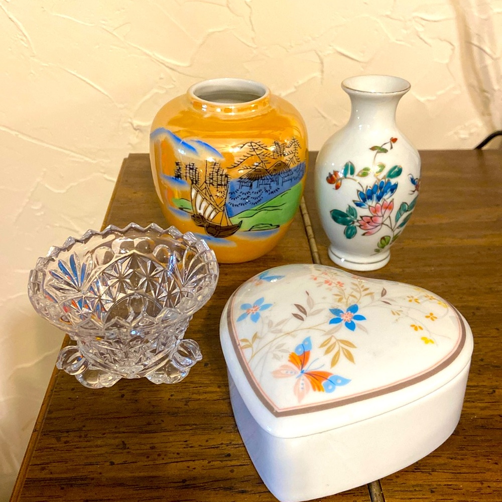 4pc knickknack collectables, Salt Pinch, Bud Vase, Heart Trinket Box, Lusterware